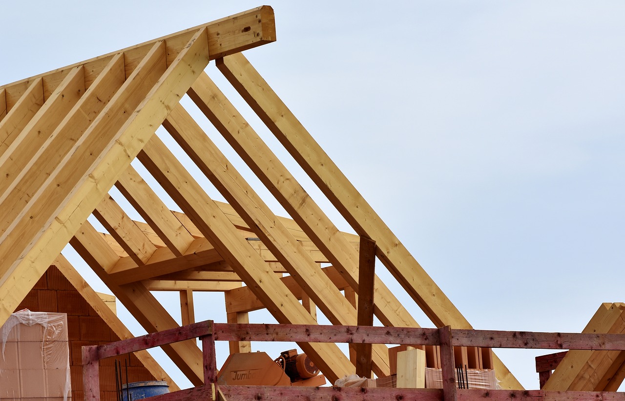 Praktyczne porady budowlane: Jak zaplanować i zbudować taras przy domu