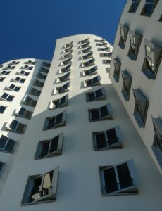 Projektowanie ogrodu zimowego: Praktyczne wskazówki dotyczące budowy i aranżacji