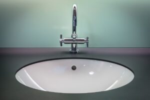 Remont poddasza: Jak przekształcić nieużytkową przestrzeń w funkcjonalny pokój