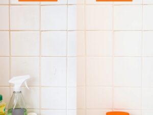 Jak skutecznie i szybko wyczyścić fugi w łazience: metody, środki i praktyczne wskazówki